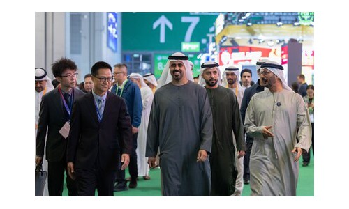 阿联酋总统办公厅谢赫齐亚布•本•扎耶德参观2025进博会展馆