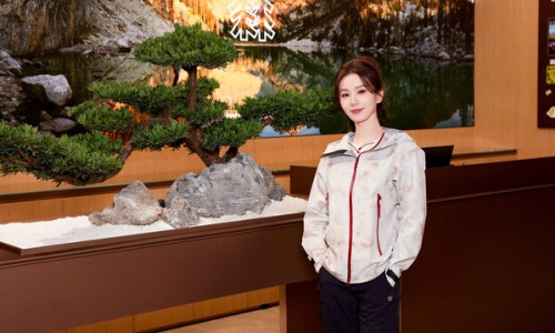 可隆KOLON KRAFT旗舰店启幕深圳万象城 品牌代言人刘诗诗现场首穿演绎「驭马迎风」新春限定系列